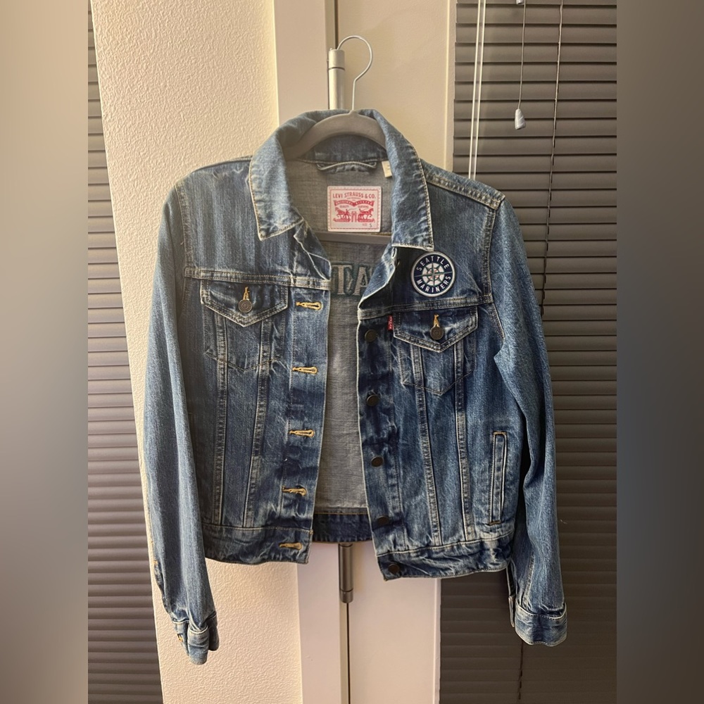 Levi’s women’s jean jacket Seattle Mariners edition